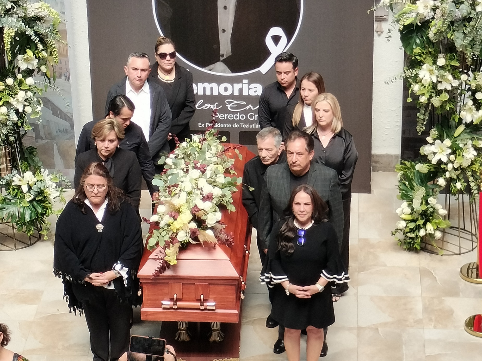 En homenaje de cuerpo presente despidieron al expresidente Carlos Peredo